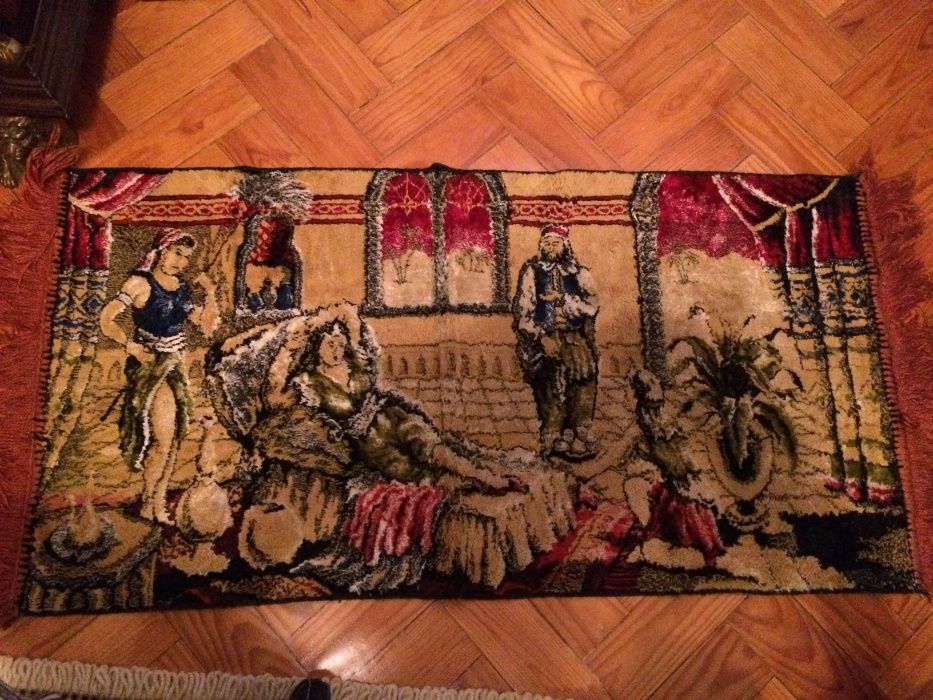 Tapete ou tapeçariav em veludo com motivos africanos