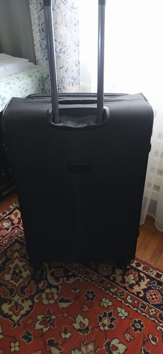 Продам 75*50 в отличном состоянии чемодан .чехол в подарок