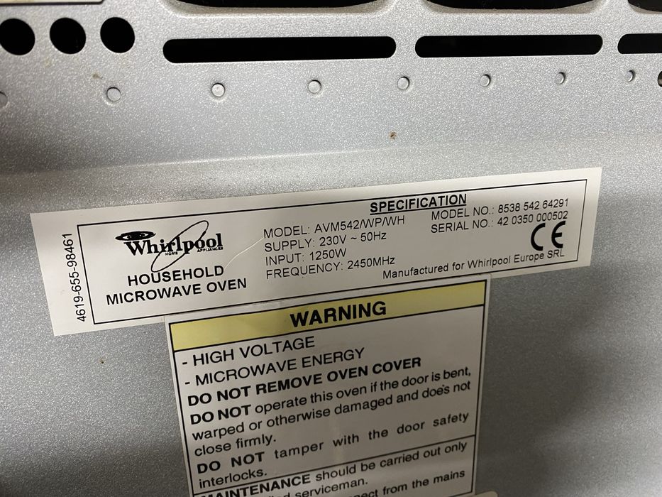 Мікрохвильова піч Whirlpool під ремонт.