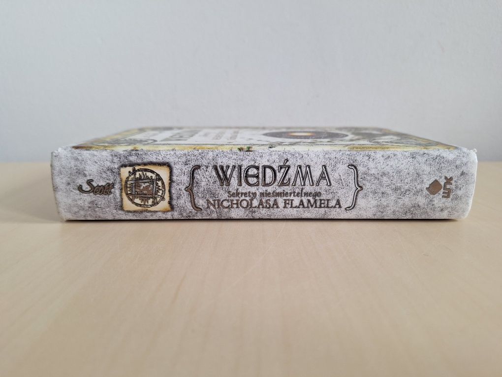Michael Scott Wiedźma Sekrety nieśmiertelnego Nicholasa Flamela