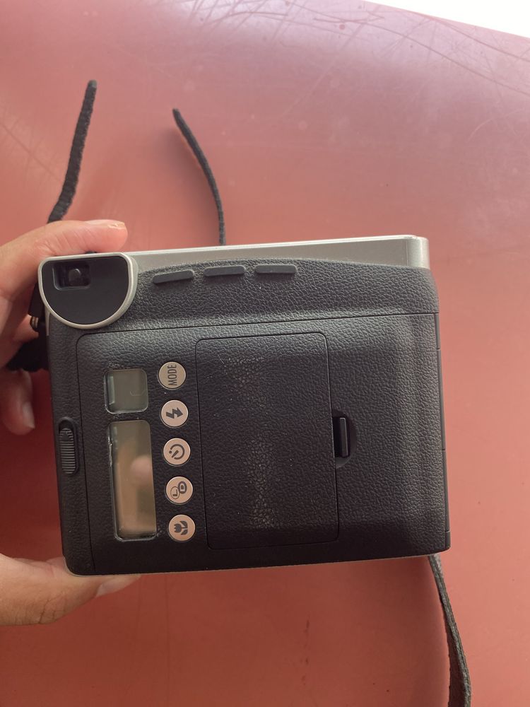 Camera tipo polaroid Fufifilm Instax Mini 90 com Carregador Pentax