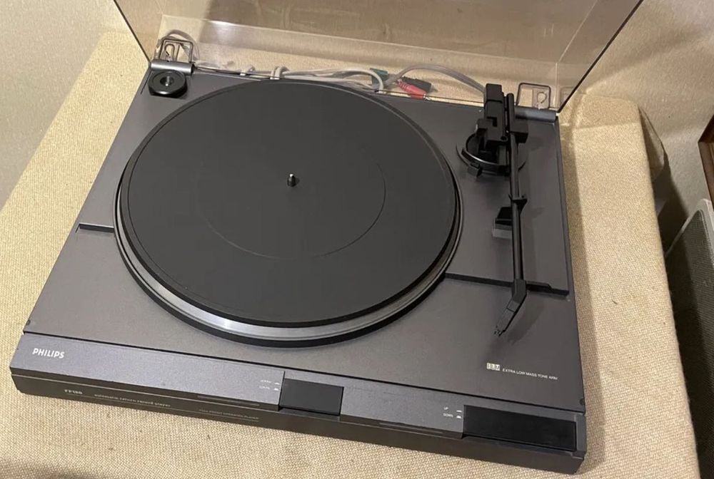 Автоматический проигрыватель винила PHILIPS FP-142