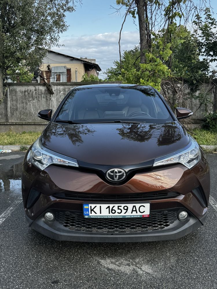 Toyota CH-R коричнева