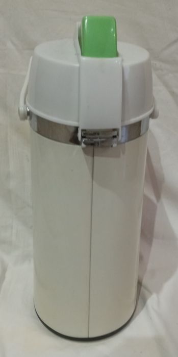 Термос на 2500 мл.