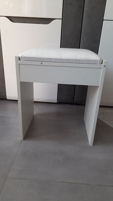 Taboret pufa nowy do toaletki