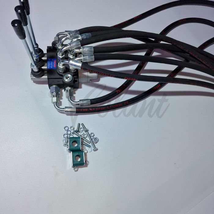 Rozdzielacz 3 Sekcyjny C-360 Zewnętrzny Hydrauliczny Od Dolnej Pokrywy