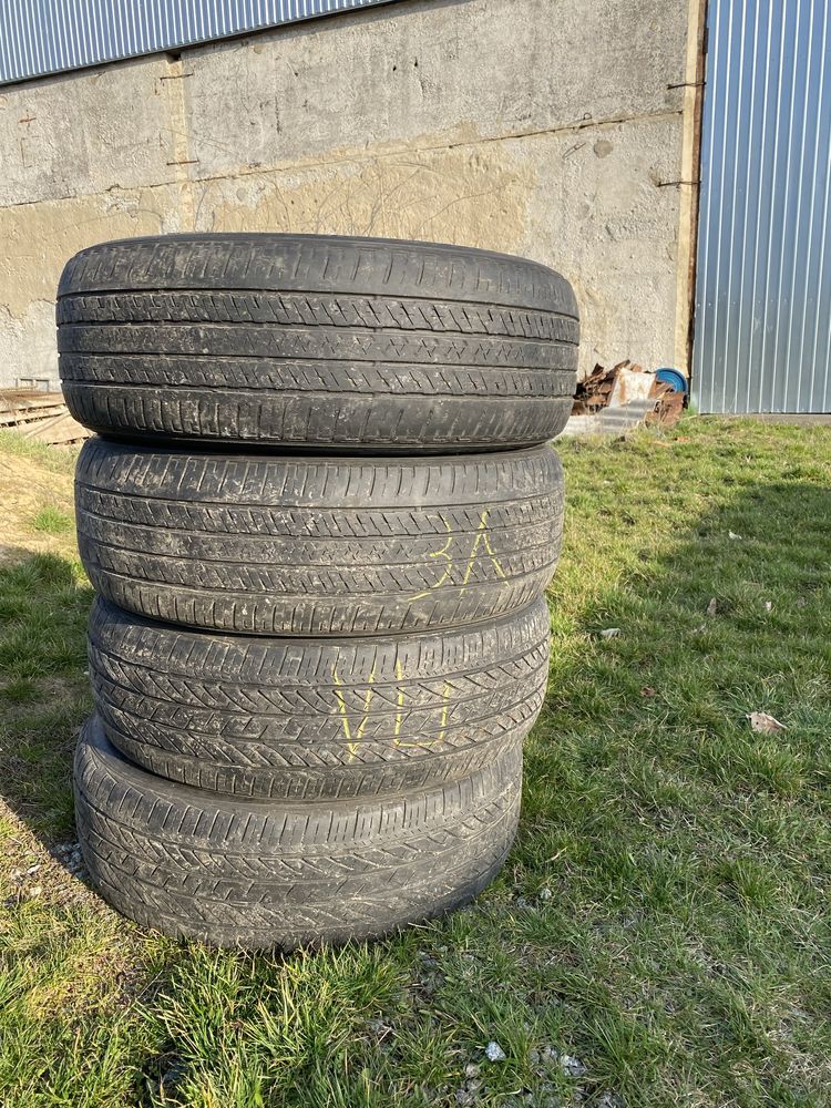 Комплект літніх шин Bridgestone 235/55 R20.