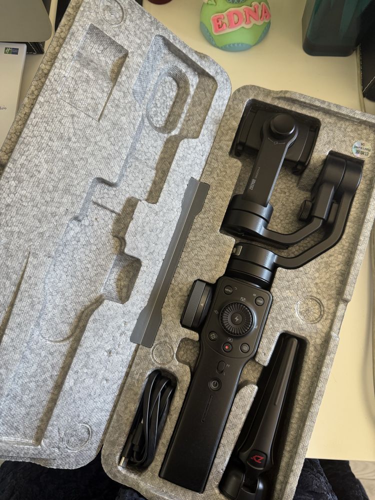Zhiyun Smooth 4 – Estabilizador de Telemóvel na Caixa – Como Novo!