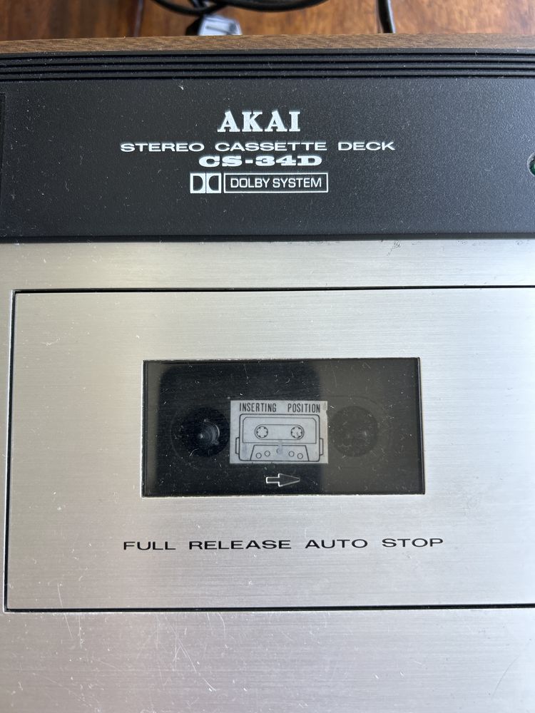 Leitor de cassetes Akai CS-34D