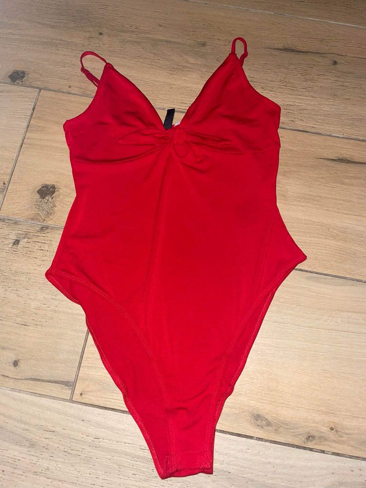 Czerwone body h&m