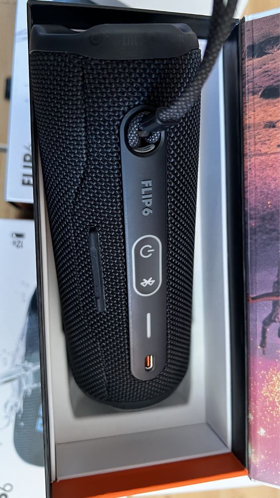 Продам новые оригинальные колонки JBL FLIP 6