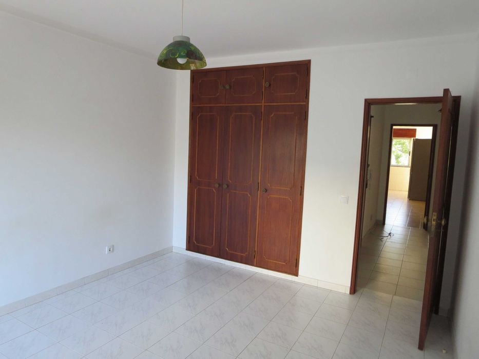 T2 Faro - central com muita luz e boas áreas