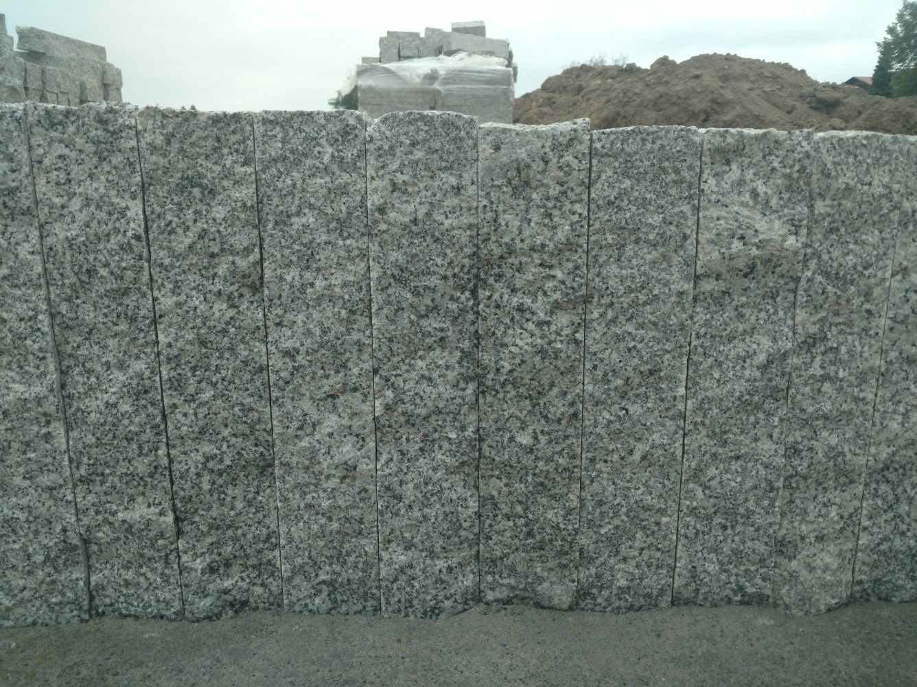 kamień murowy palisada granitowa obrzeże granitowe żwir kostka brukowa