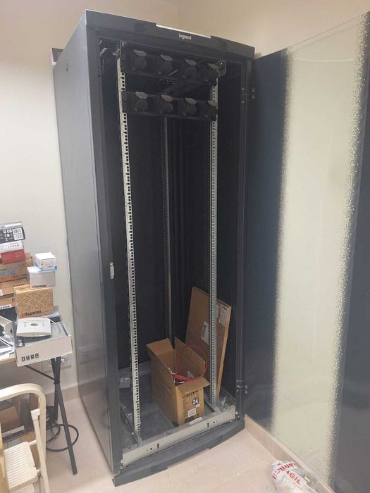 Armário Bastidor Legrand 19″ Porta Vidro Excelente Estado