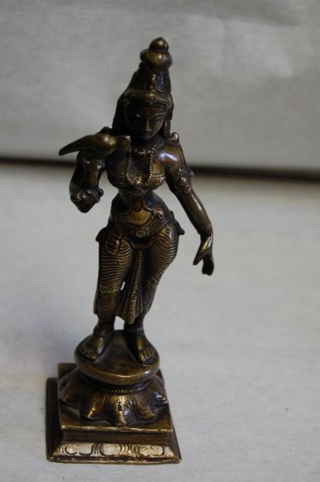 Figurka z brązu , kobieta , wys. ok. 20 cm.