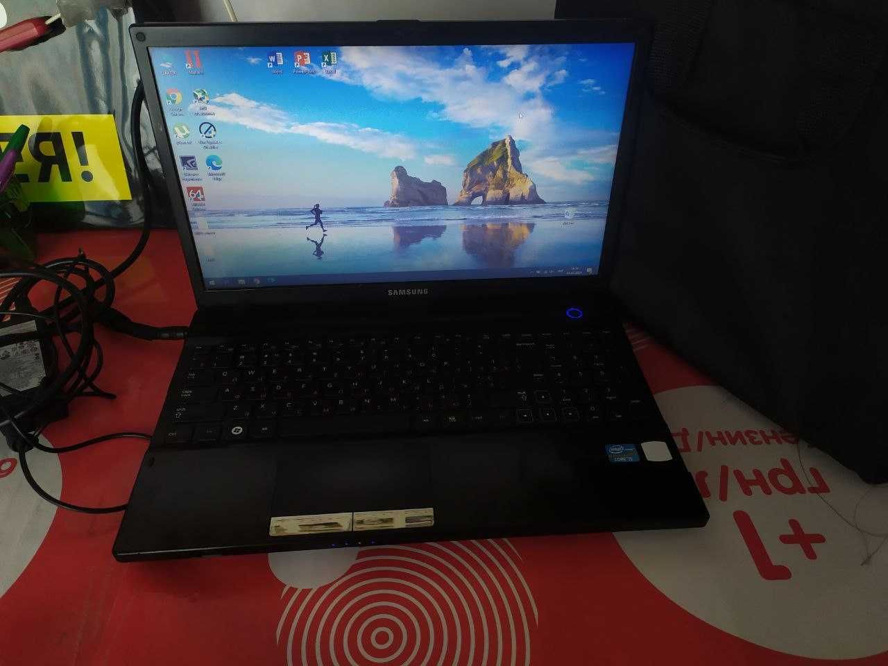 Ноутбук SAMSUNG - NP300V5A-S03UA 15.6"