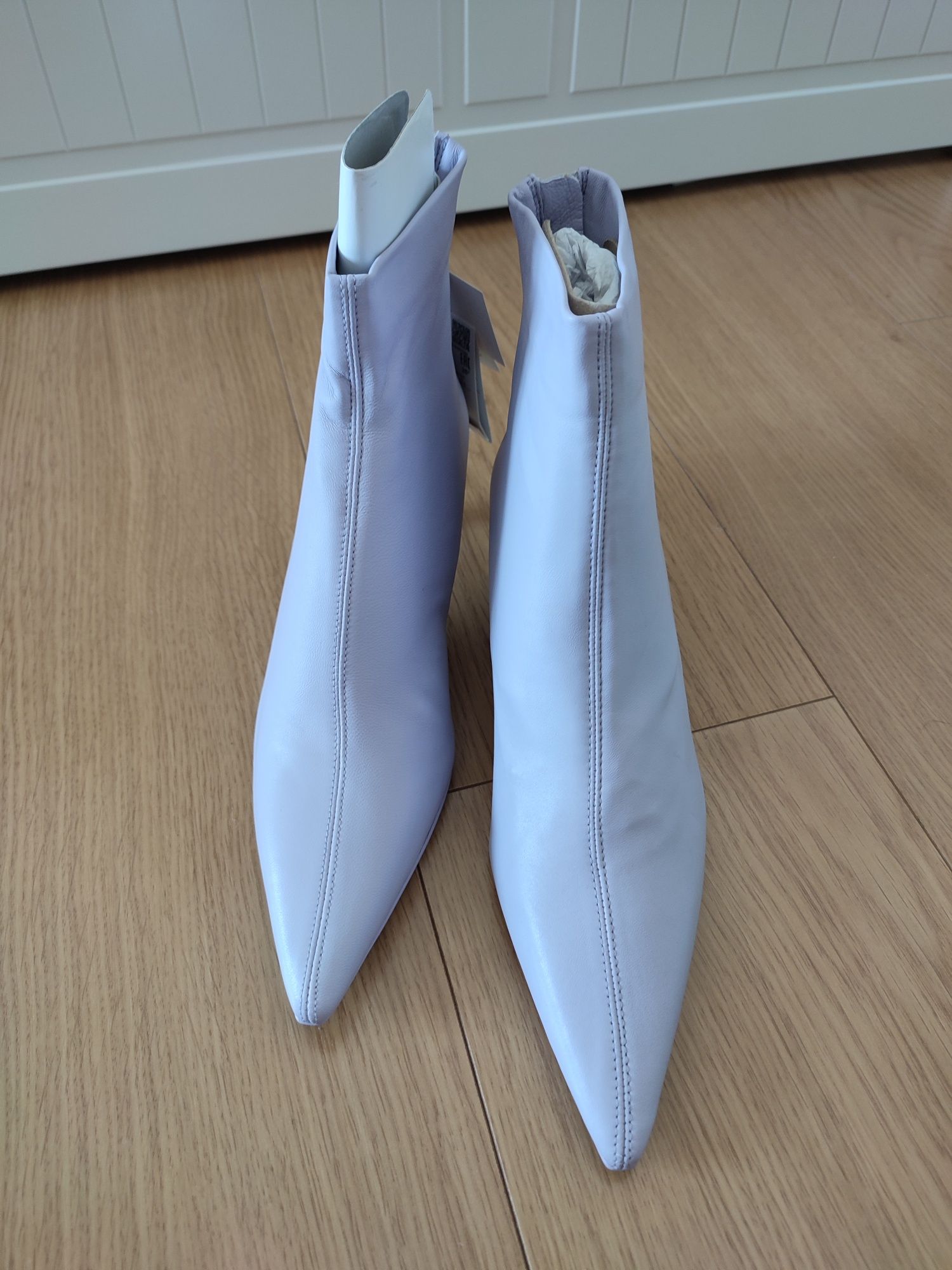 Vendo botas pele Zara n 37 cor lilás