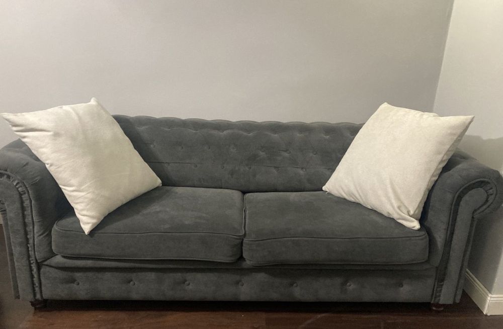 Dwie kanapy chesterfield