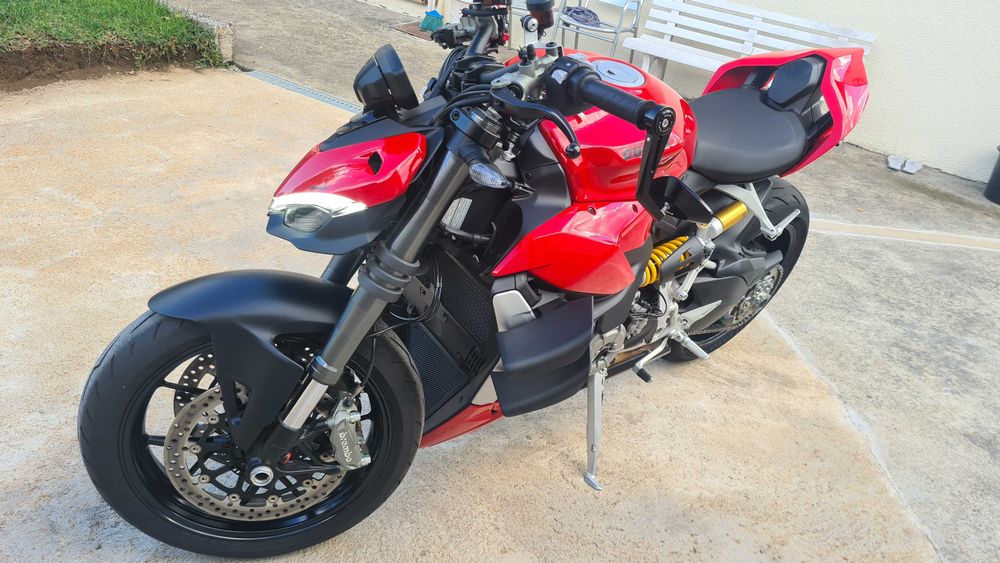 Ducati Streetfighter V2