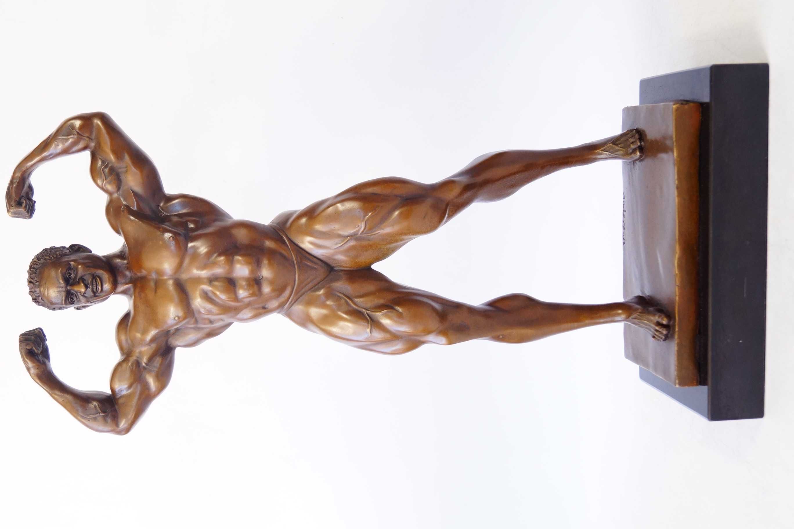 Kulturysta figura z brązu rzeźba statuetka