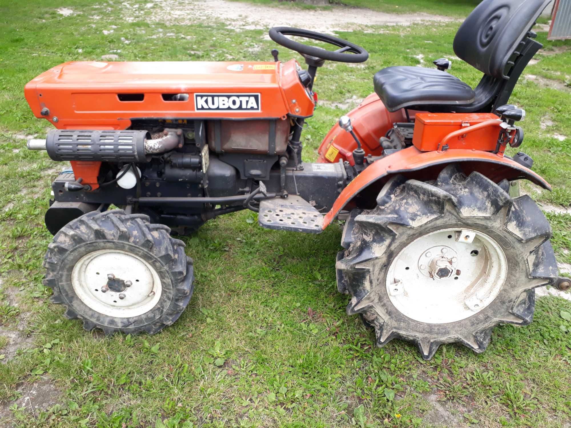 Traktorek Ogrodowy  Kubota B7001 4x4