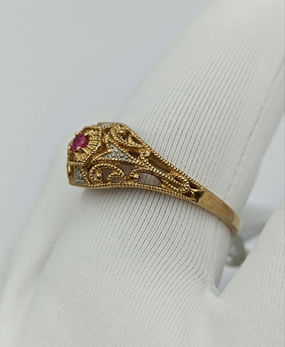 Новое золотое кольцо с рубином 375 пробы размер 20.3