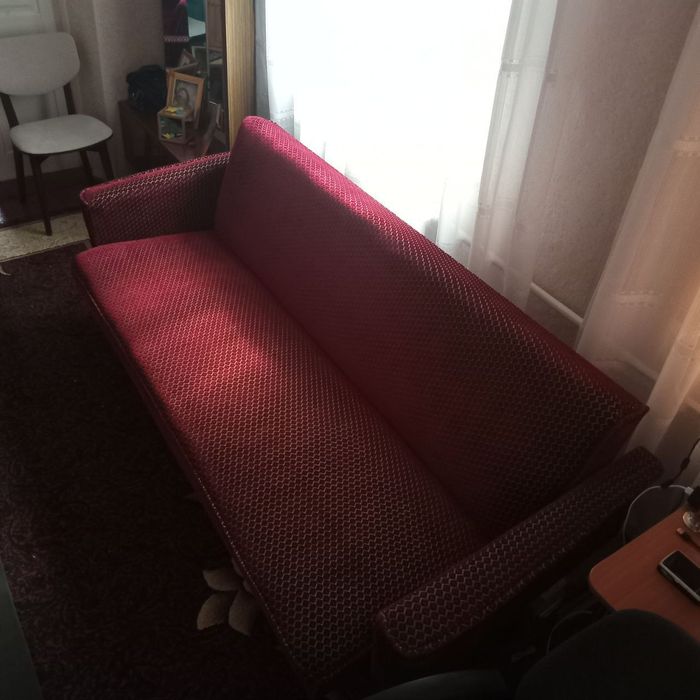 Диван розкладний. Б/В. Перетяжка. Конструкція без пошкоджень.