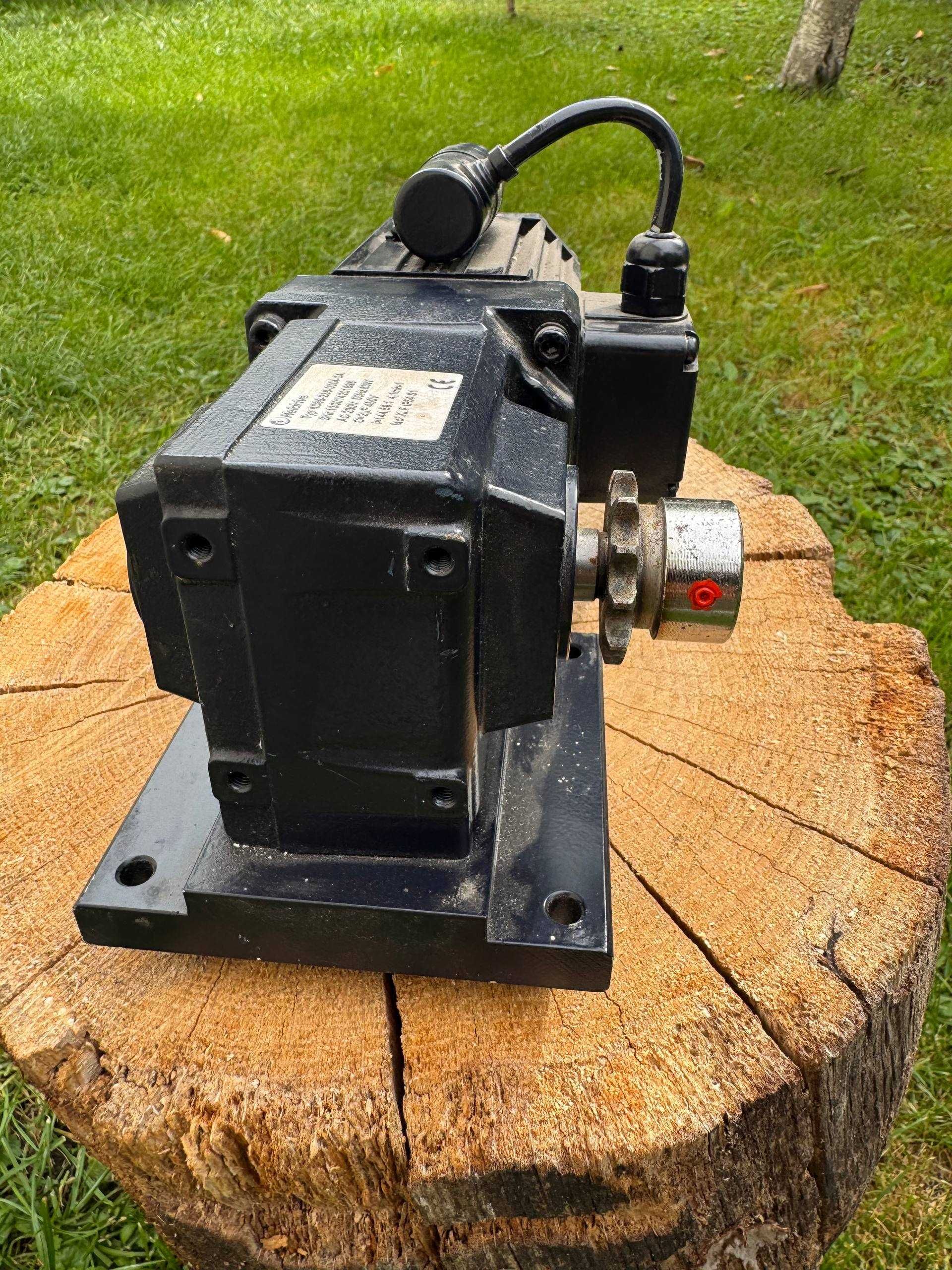 Сервомотор, серводвигун Heidrive
Тур К085-236-0004-0A
AC 230V 50Hz 63W
