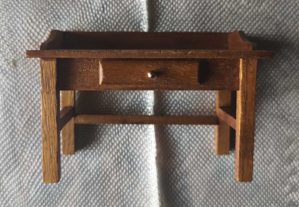 Escrivaninha casa de bonecas