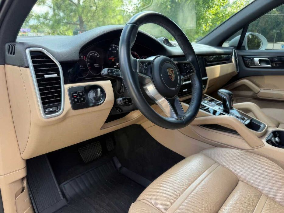 Porsche Cayenne      2019