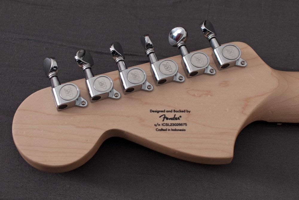 Squier FSR Mustang + Upgrades + Seymour Duncan Custom Flat Strat SSL-6