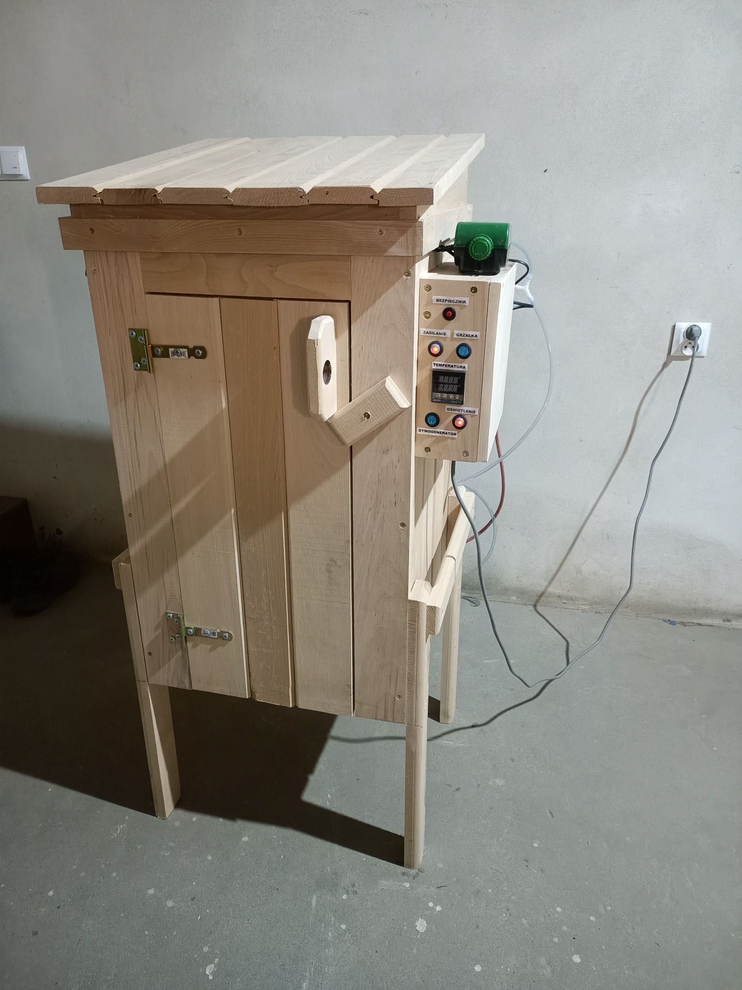 Wędzarnia elektryczna 120l drewniana BUK