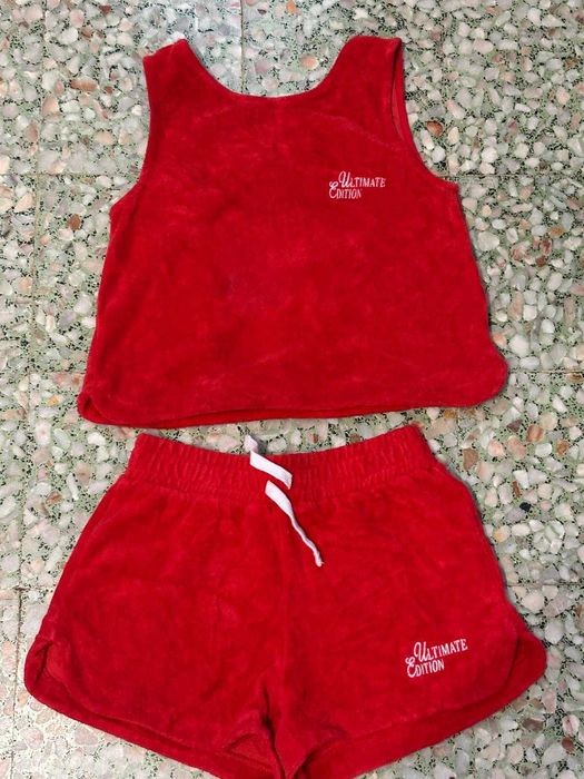 Roupa em otimo estado .