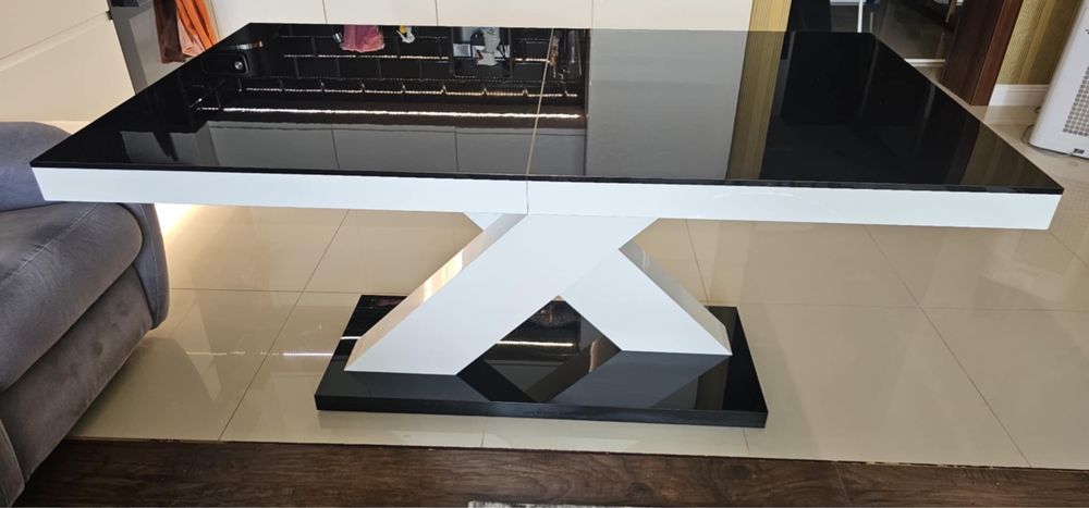 Stol duzy lakierowany bialo czarny rozkladany