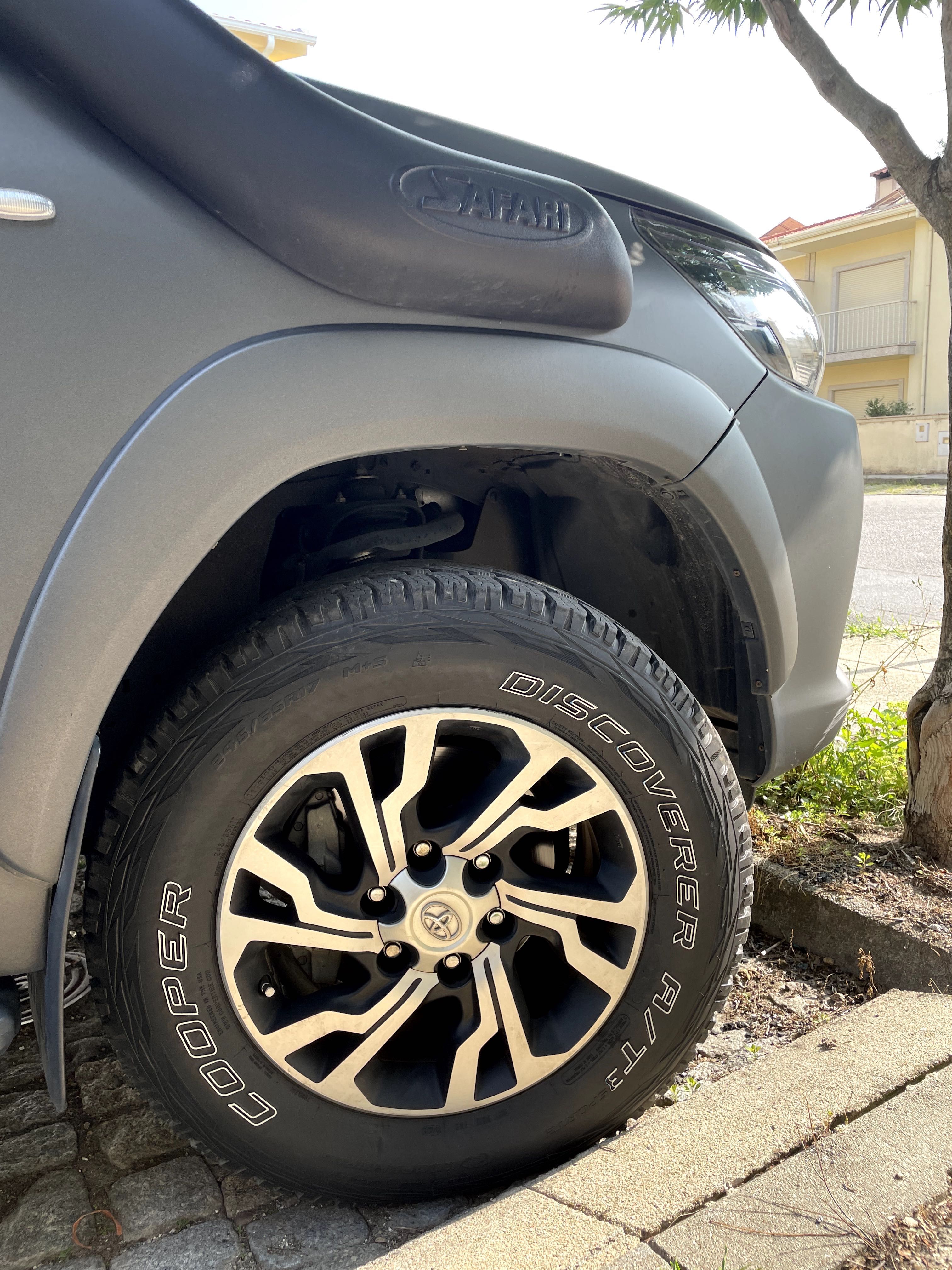 Toyota Hilux 4X4 semi-nova - Apenas 67000 km_Nunca fez TT_Pintura mate