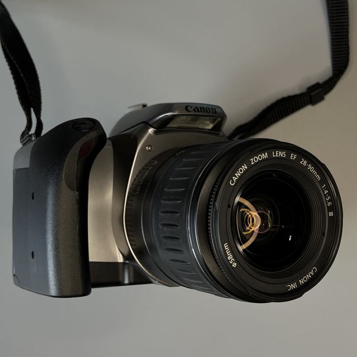 Плівковий дзеркальний фотоапарат Canon EOS Rebel K2 з об'єктивом