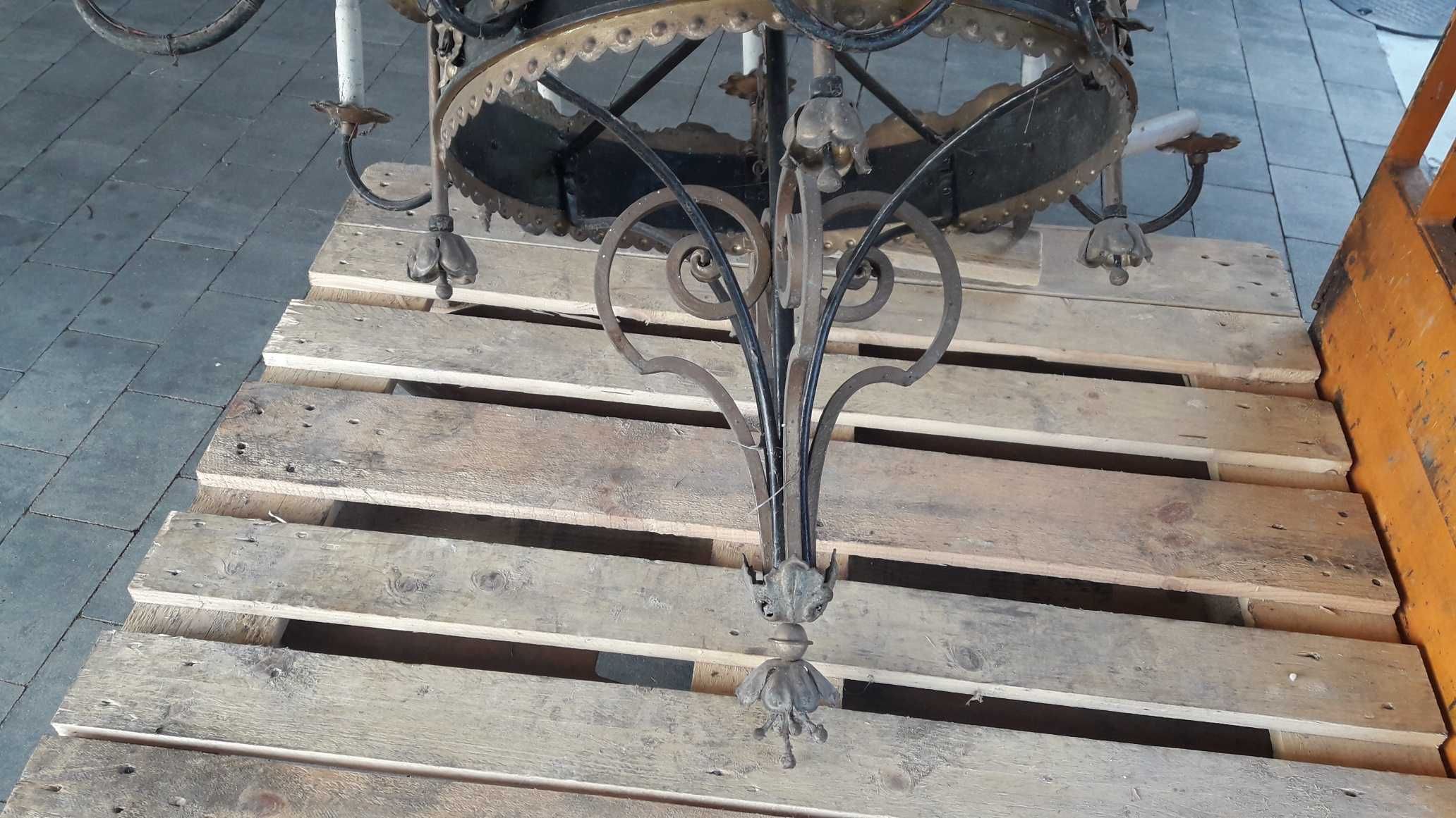 Stary kuty żyrandol kościół, kaplica, sala, zajazd