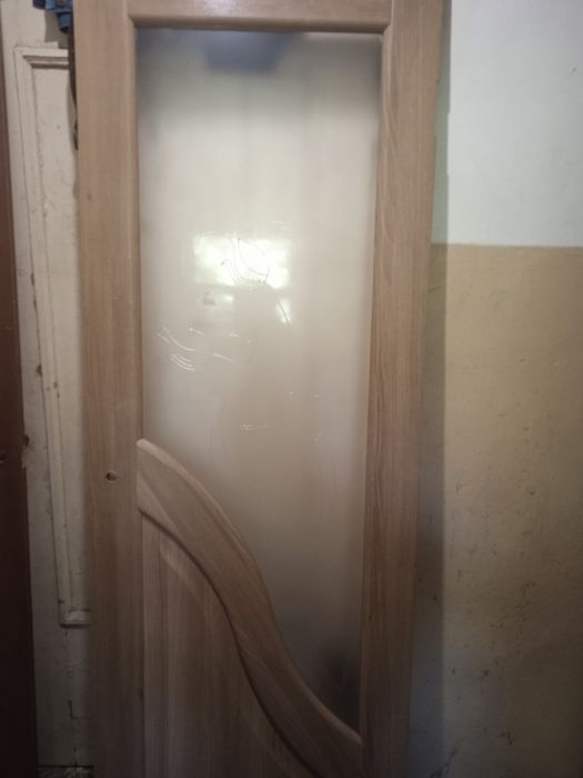 Продам три двери  без коробок  с наличниками  в отличном состоянии