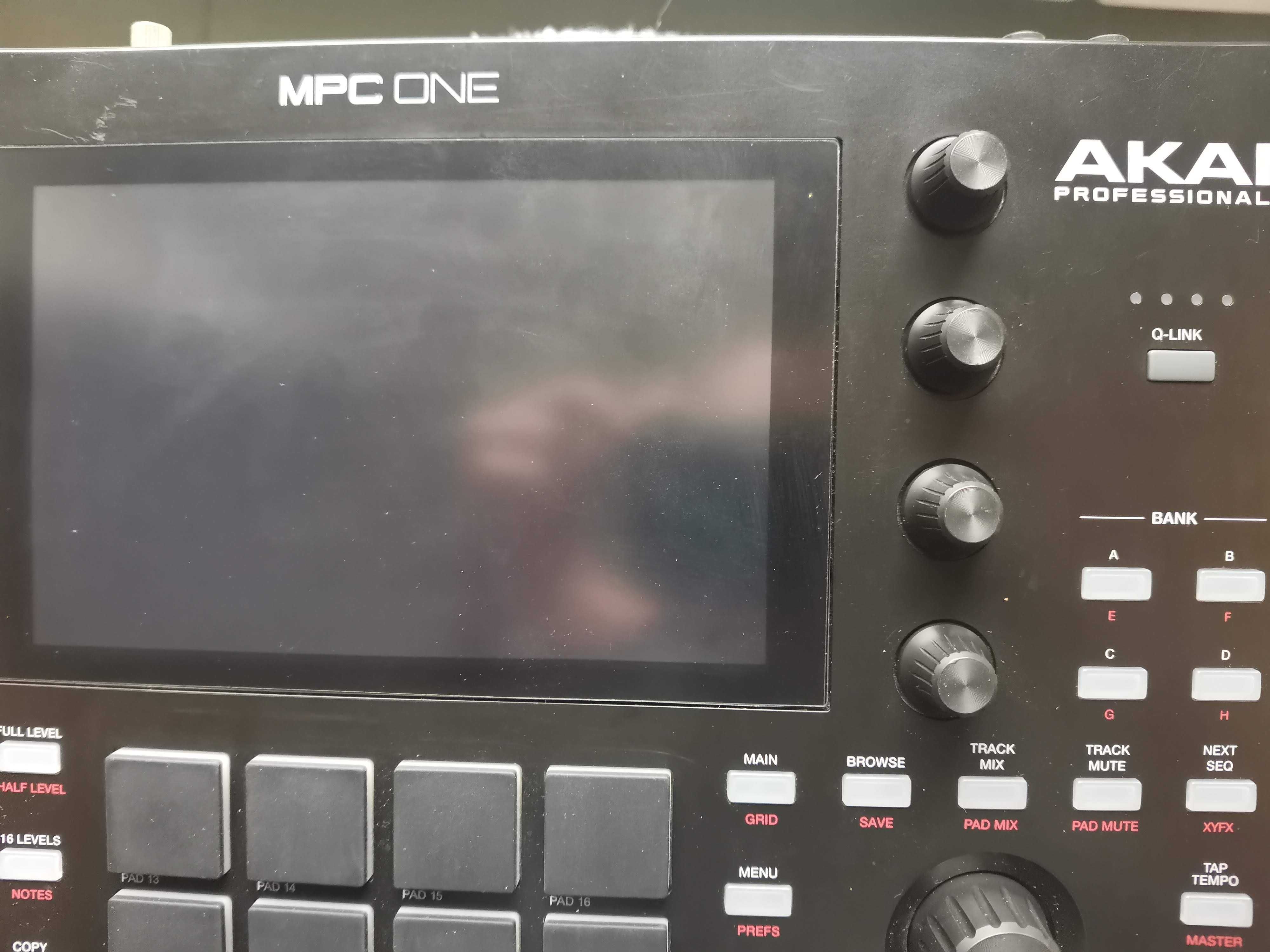 Groovebox sampler Akai MPC One