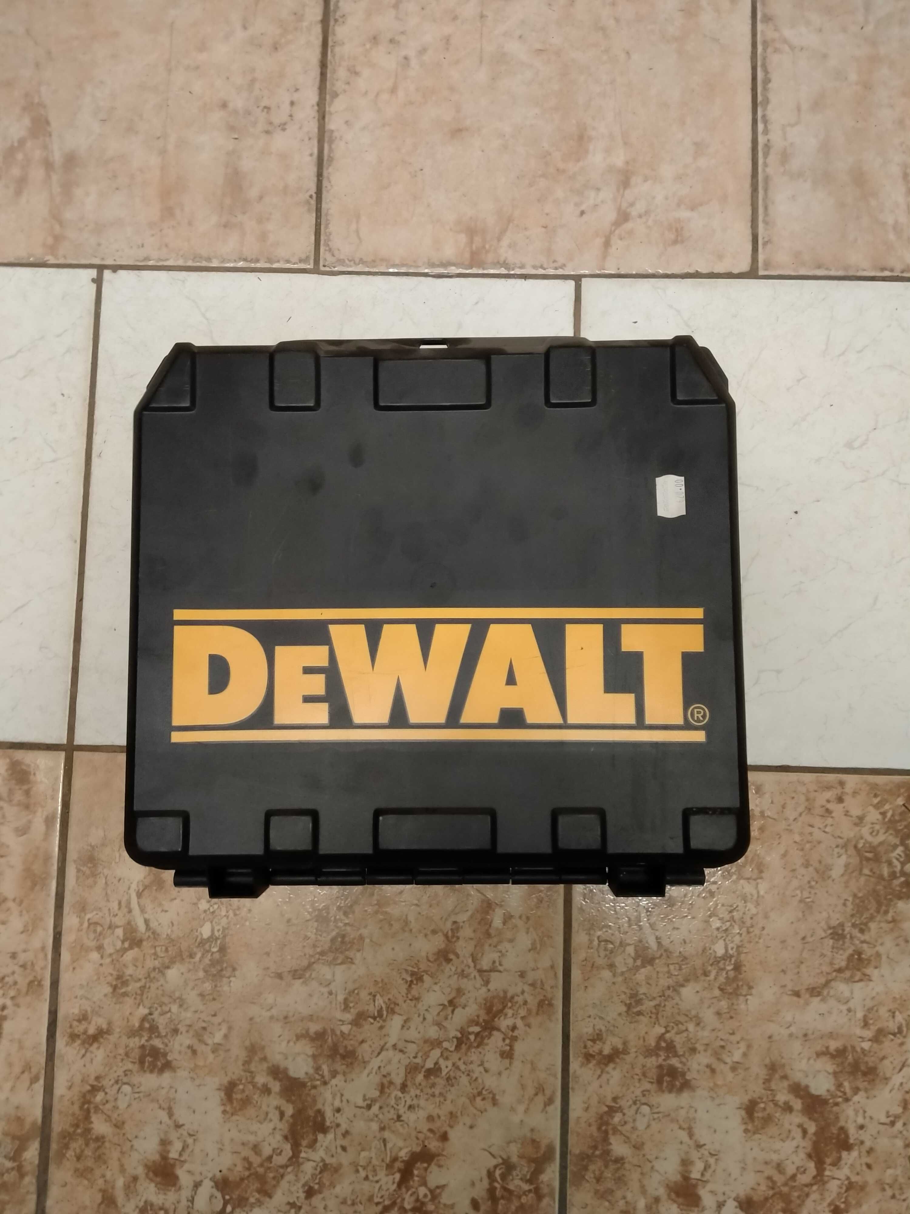 Wkrętarka do montaży płyt GK DeWalt zasilanie sieciowe