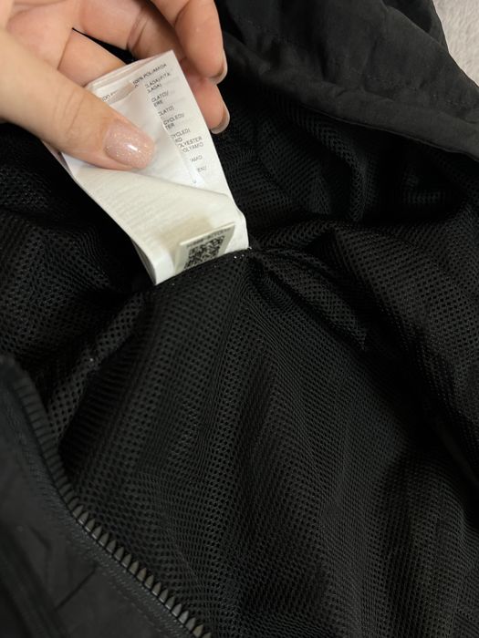 Чорна куртка адідас жіноча