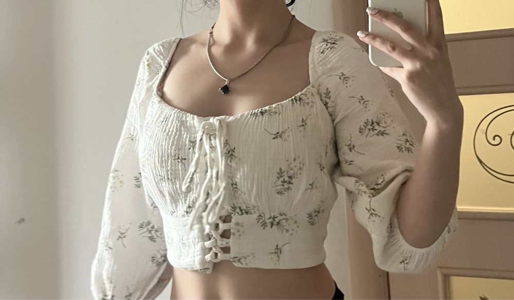 ніжний білий топ