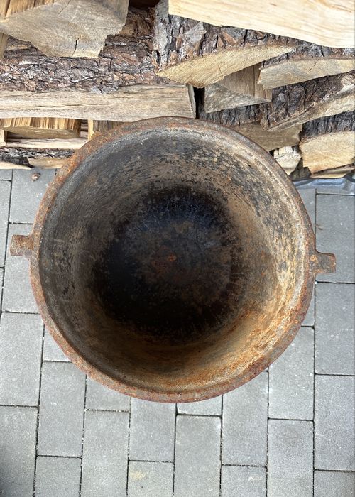 Kociołek żeliwny myśliwski ognisko