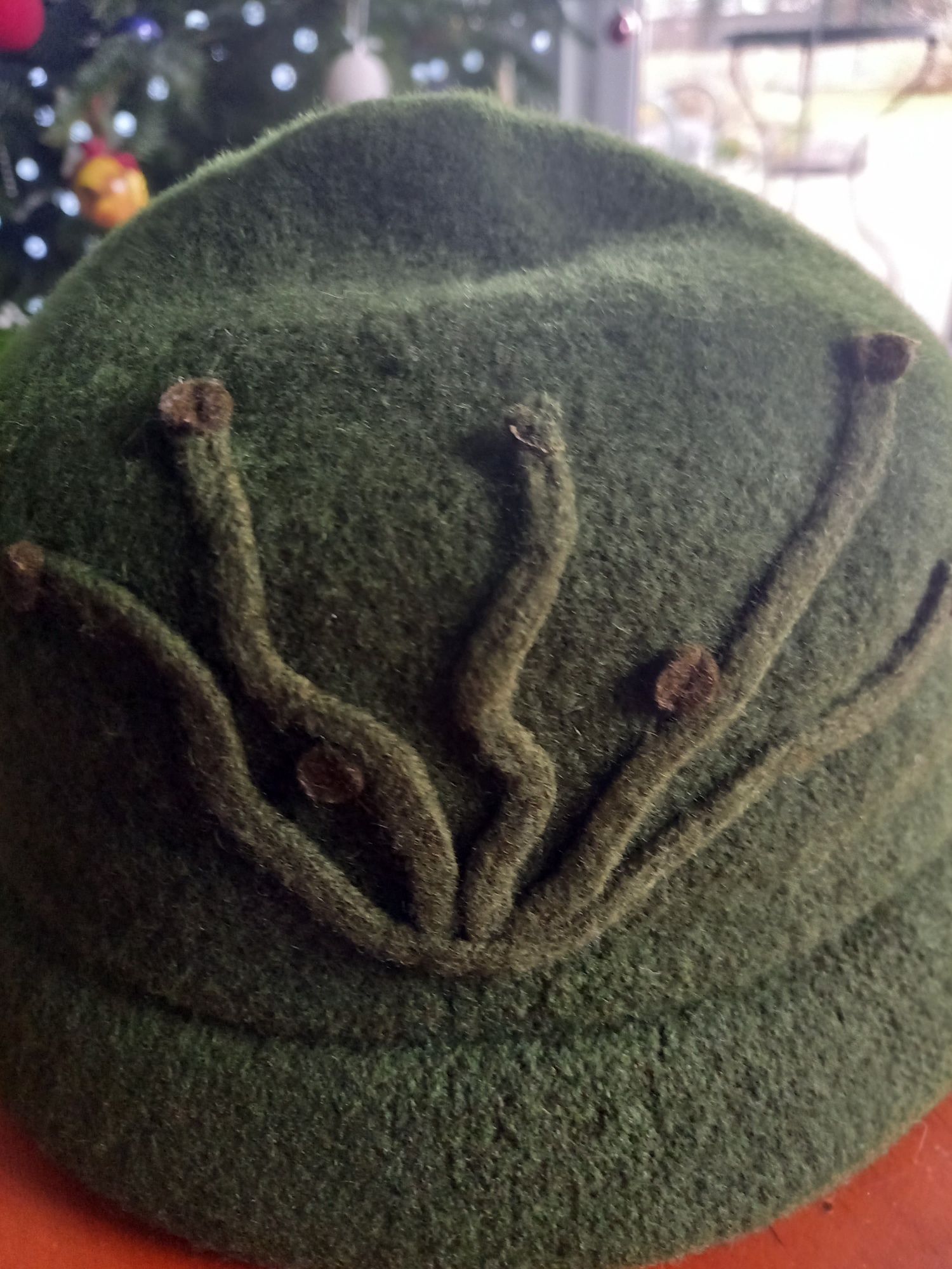 Zielony kapelusz z wełny