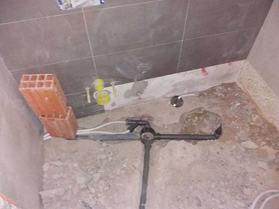 canalizador esgotos colunas de agua