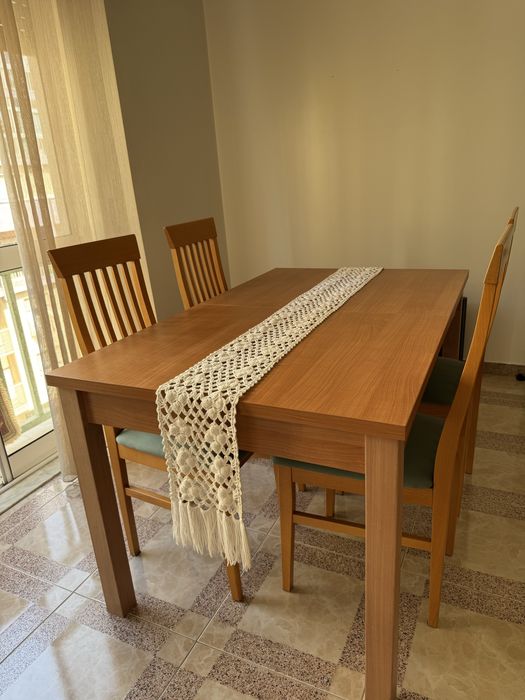 Mesa de jantar extensivel e cadeiras
