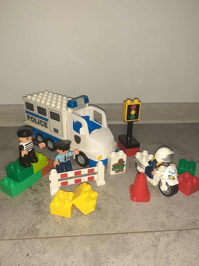 Lego Duplo 5680 POLICJA wóz policyny plus 5679 policjant na motorze