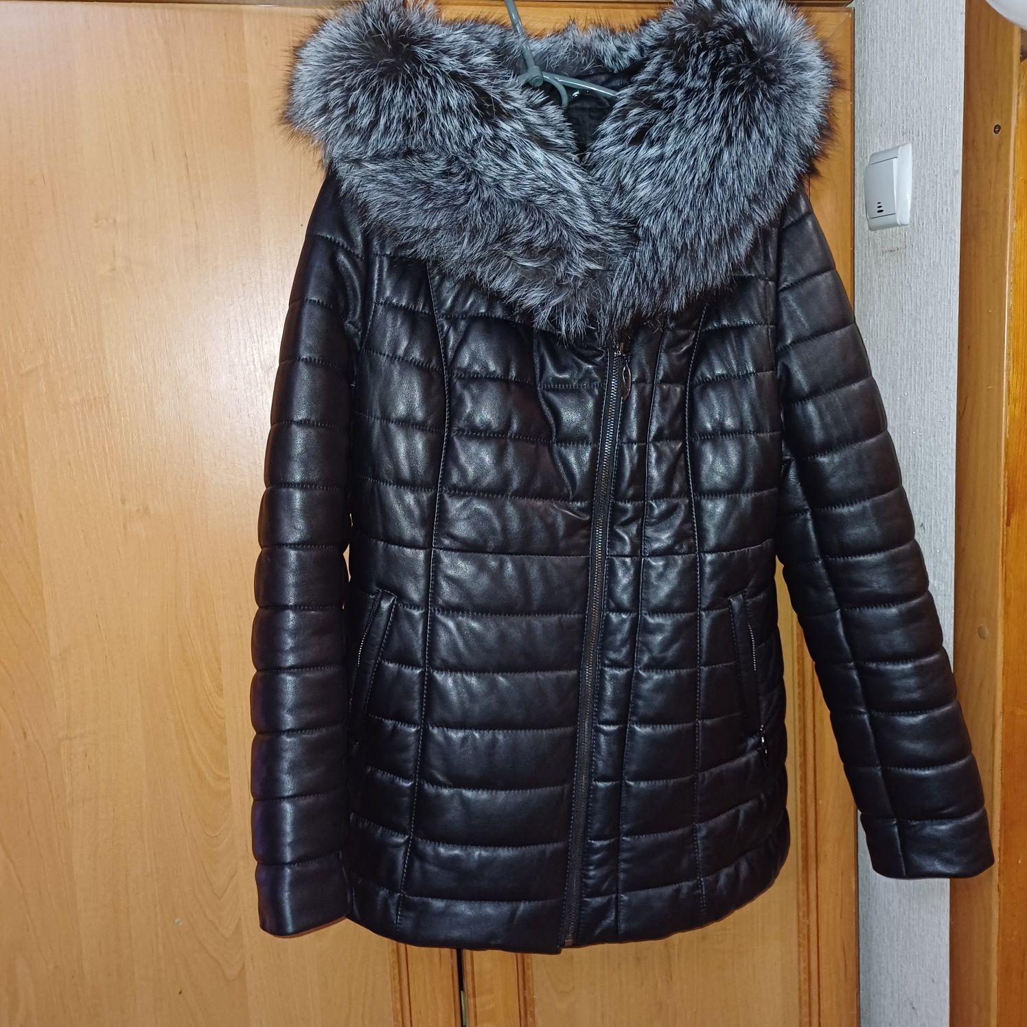 Кожаная курточка с мехом чоронобурки