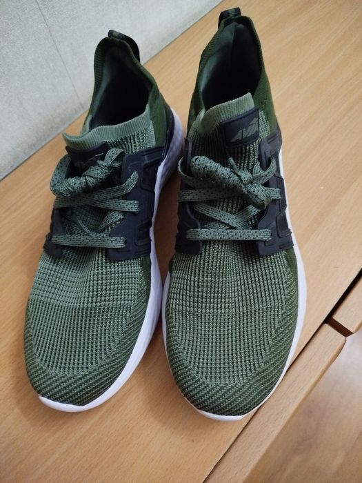 Продам кросівки  AVIA 44р