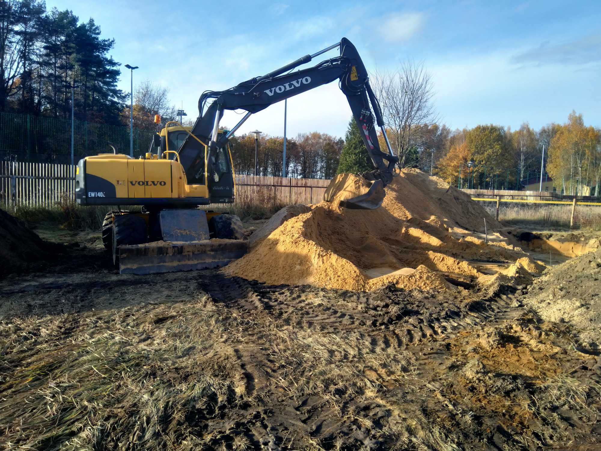 Usługi koparką obrotową, wykopy, korytowanie, fundamenty , rozbiórki.